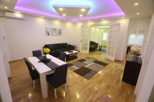 De Luxe Republic Square Apartment of 100sqm