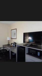 King Room - Disability Access room in Baymont by Wyndham Kingston Plymouth Bay