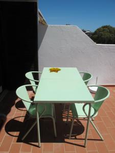 At a sea view top-floor apt, 500 m from the beach!