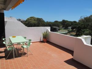 At a sea view top-floor apt, 500 m from the beach!