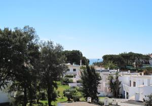 At a sea view top-floor apt, 500 m from the beach!
