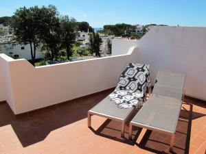 At a sea view top-floor apt, 500 m from the beach!