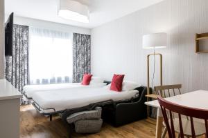 Apartment (4 Adults) room in CADET Residence