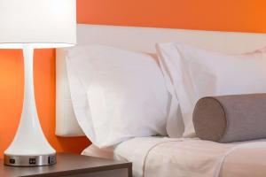 King Room - Non-Smoking room in Howard Johnson by Wyndham Toms River