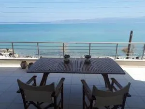 Vrachati Sea Front House - 拉卡伊