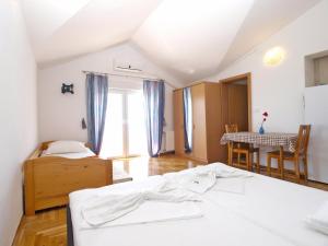 Apartments Anto 1598