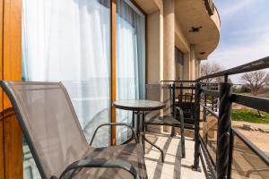 Adriano pe plaja Belona