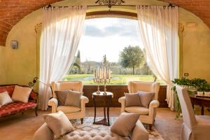 Eight-Bedroom Villa with Private Pool room in Il Casale Del Marchese