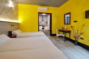 Apartment with Balcony (3 Adults) room in Apartamentos El Tiempo