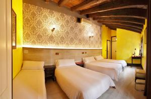 Quadruple Room room in Apartamentos El Tiempo