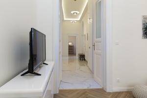 Jenny luxury two bedrooms apartment.