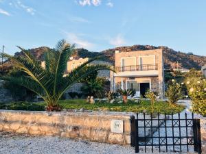 Seaside Home Crete - Dream Oceanfront Getaway