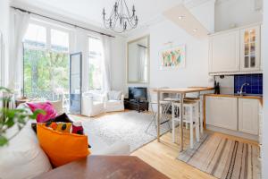 Earls Court Apartments by BaseToGo