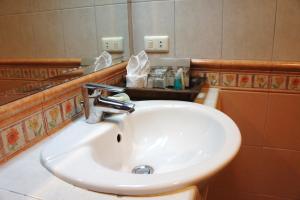 Bathroom, Safari Beach Hotel in Phuket