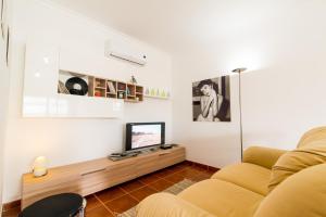 Santa Luzia Residence by Algartur - 5 mins Downtown - AC - Pool - Wi-Fi - Smart TV