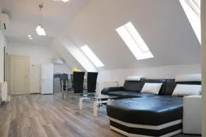 La Strada - Petreşti