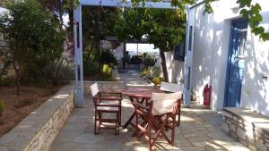 Narkissos Studios Paros Greece