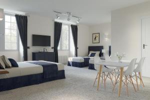 Hotels Hotel Beauvilliers : Chambre Familiale