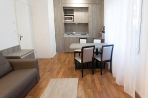 Appart'hotels Sejours & Affaires Reims Clairmarais : photos des chambres