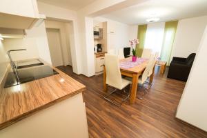 Big Three-Bedroom Apartment with Balcony room in Apartments Reiterbäck