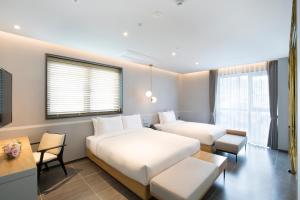 Nampo Hound Hotel Premier