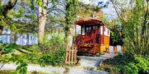 Chalets Roulotte Comtoise a Strasbourg : photos des chambres