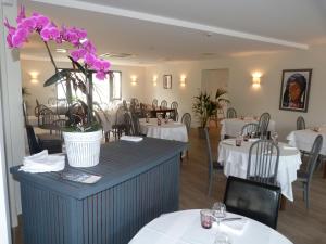 Hotels Logis La Bourrine : photos des chambres