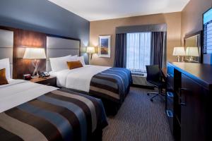 Queen Room with Two Queen Beds - Non-Smoking room in Wingate by Wyndham Kamloops