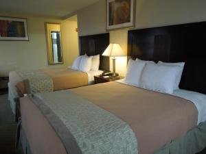Queen Room with Two Queen Beds - Disability Access room in Hillcrest Hotel Near JFK Airtrain