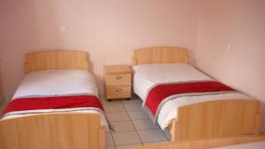 Hotels Auberge De Peyrebeille : Chambre Double ou Lits Jumeaux - Vue sur Montagnes