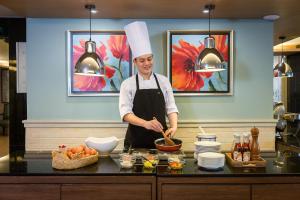 Evergreen Place Siam by UHG