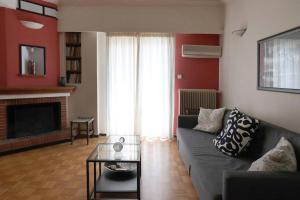Romantic Apt with Penthouse & Acropolis View, Apartmány - Atény