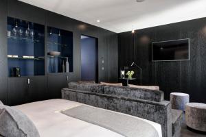 Deluxe Attic  room in The Pavilions Madrid Hotel