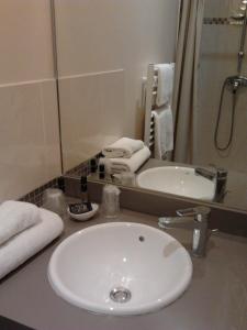 Hotels Hotel Ronsard : photos des chambres