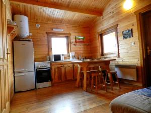 Campings Camping, Hotel De Plein Air Les Cariamas : photos des chambres