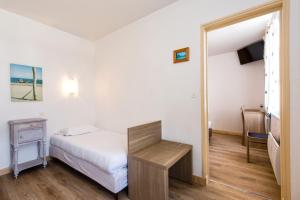 Hotels Logis Le Relais Marine : Chambre Triple