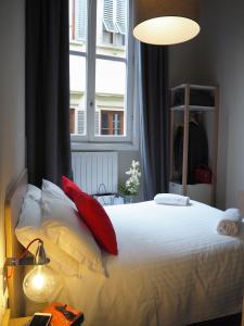 Single Room with Shared Bathroom