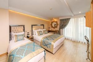 2 Connecting Deluxe Double Rooms with Balcony room in Mukarnas Taksim Hotel