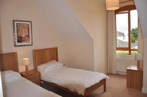 Heyward Mews Holiday Homes Sleeps 6 No 6 by Trident Holiday Homes