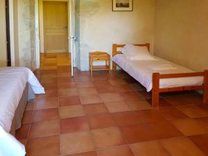Maisons de vacances House with private, heated swimming pool and nature park, beautiful views : photos des chambres