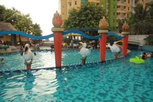 Modern Studio Room at Grand Serpong Apartment By Travelio