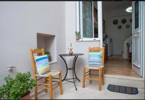 Elenia's House in Mochos - Goníai