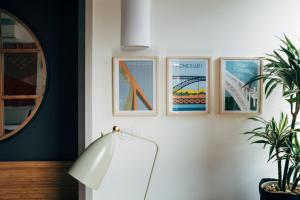 HOMEinTOWN Camoes - Downtown Elegant Studio AC & WIFI