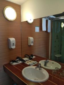 Hotels Hotel De La Mer : photos des chambres