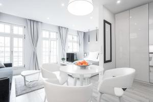VIU White Moon Apartment