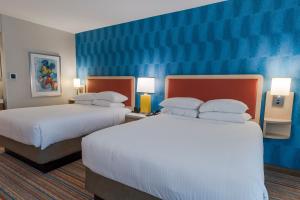 2 Queen Beds, City View, Building 1, Non-Smoking room in Howard Johnson by Wyndham Anaheim Hotel & Water Playground