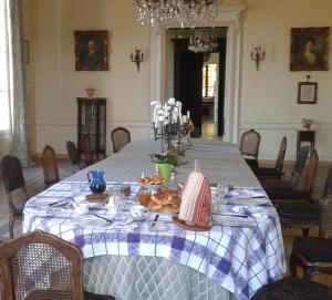 B&B / Chambres d'hotes Le Chateau de BRESSEY & son Orangerie : photos des chambres