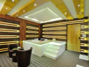 The Gold Regency - 02 Mins from New Delhi Railway Station