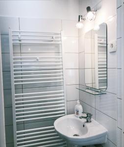 Budget Single Room with Shared Bathroom room in LINA ROOMS
