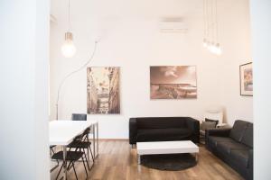 Lovecroatia Zagreb-'Paxnest' HOSTEL, No party! Cozy and quiet! Separated Men and women's Dormitory and Shower room! Indoor shoes provided! Lower beds with curtains for privacy! Maximum 4-5 beds per room! Fully prepared bed sheets! Have Laundry shop